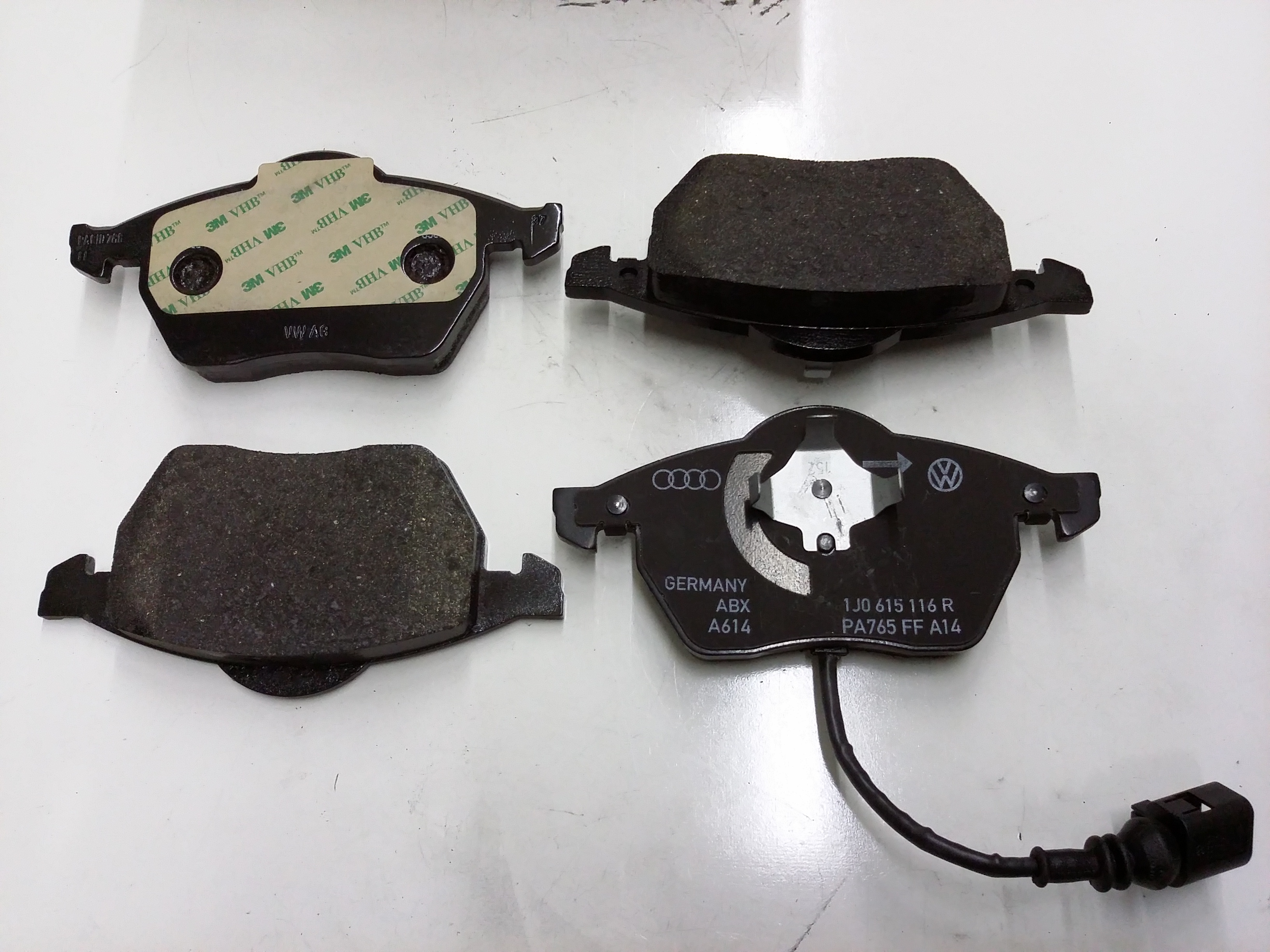 Volkswagen Vanagon Disc Brake Pad Set (Front) - 1J0698151M | Walker ...